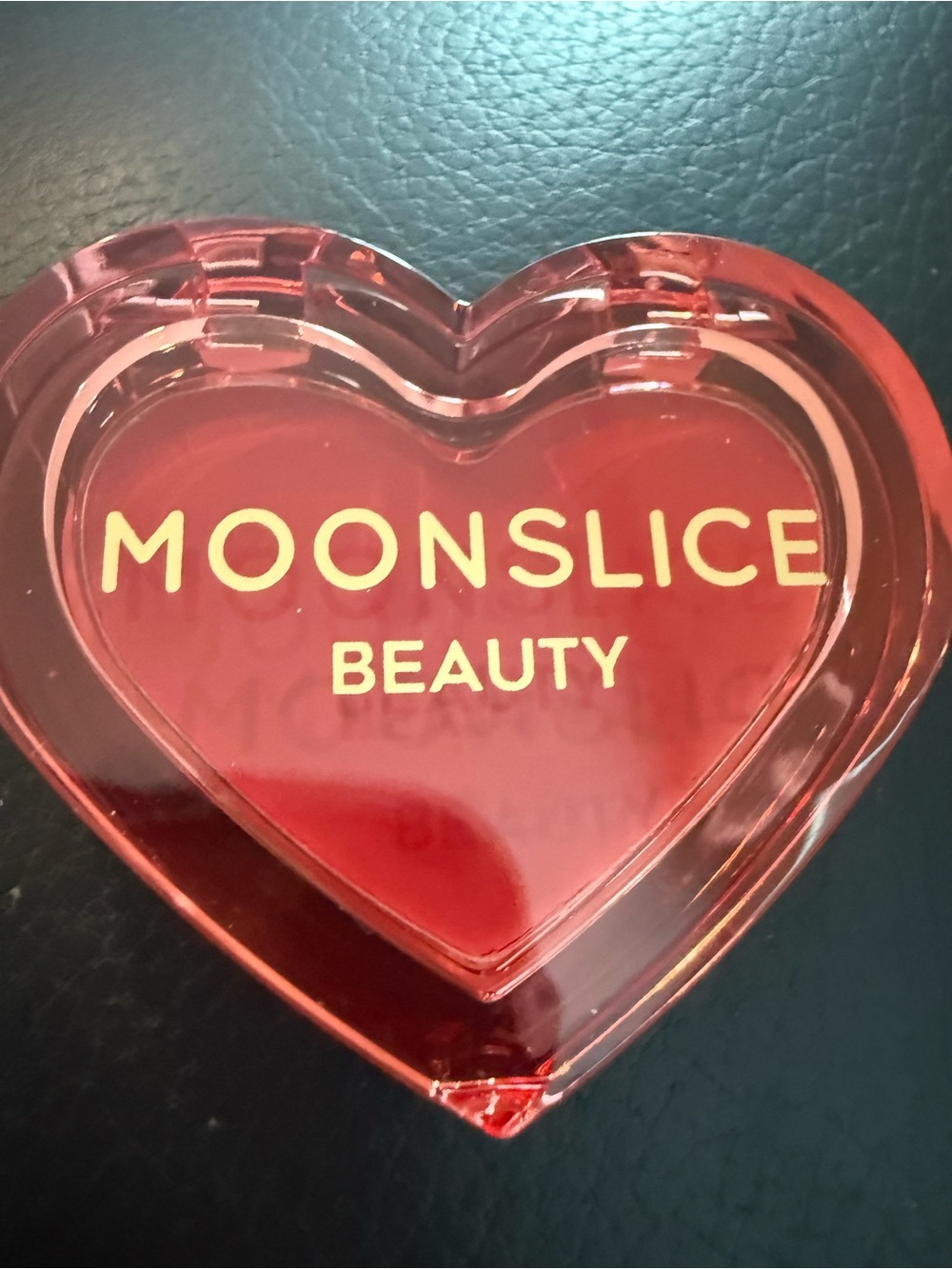 ⚠️ 5/25: Moonslice Beauty Heart Compact - Kiss Me